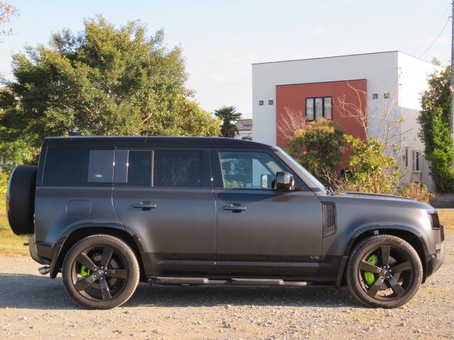 ディフェンダー 110V8カルパチアンエディション P525 1オーナー/パノラミックルーフ/純正22インチAW/メリディアンサラウンド/急速クーラーボックス/クルコン/ドラレコ/全方位カメラ/パドルシフト/背面タイヤカバー/(9枚目)