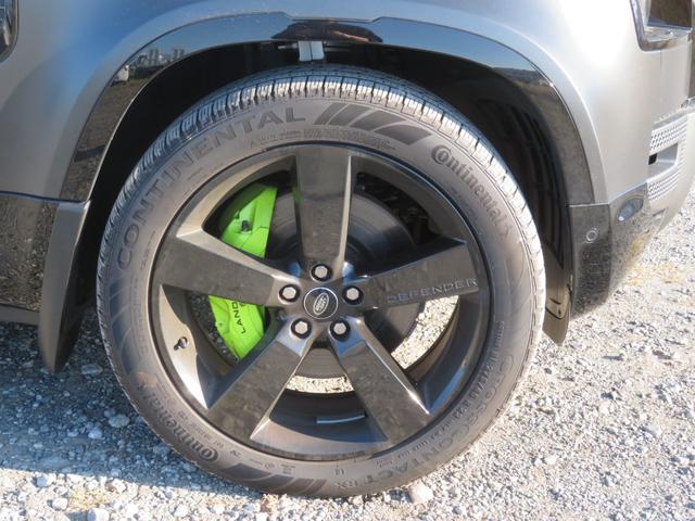 ディフェンダー 110V8カルパチアンエディション P525 1オーナー/パノラミックルーフ/純正22インチAW/メリディアンサラウンド/急速クーラーボックス/クルコン/ドラレコ/全方位カメラ/パドルシフト/背面タイヤカバー/(10枚目)