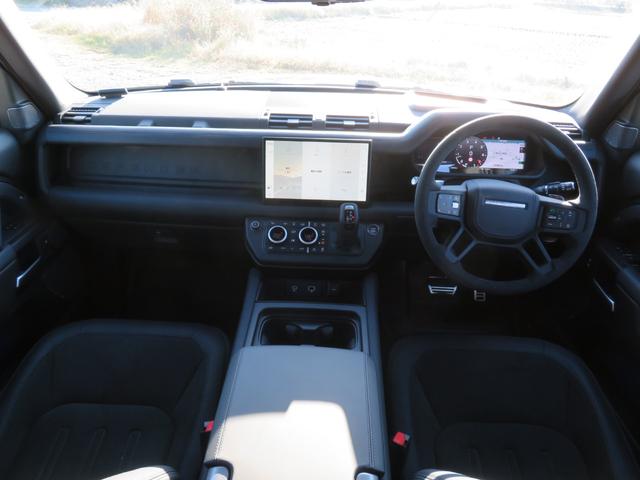 ディフェンダー 110V8カルパチアンエディション P525 1オーナー/パノラミックルーフ/純正22インチAW/メリディアンサラウンド/急速クーラーボックス/クルコン/ドラレコ/全方位カメラ/パドルシフト/背面タイヤカバー/(21枚目)