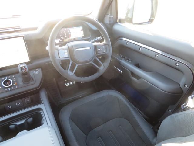 ディフェンダー 110V8カルパチアンエディション P525 1オーナー/パノラミックルーフ/純正22インチAW/メリディアンサラウンド/急速クーラーボックス/クルコン/ドラレコ/全方位カメラ/パドルシフト/背面タイヤカバー/(22枚目)