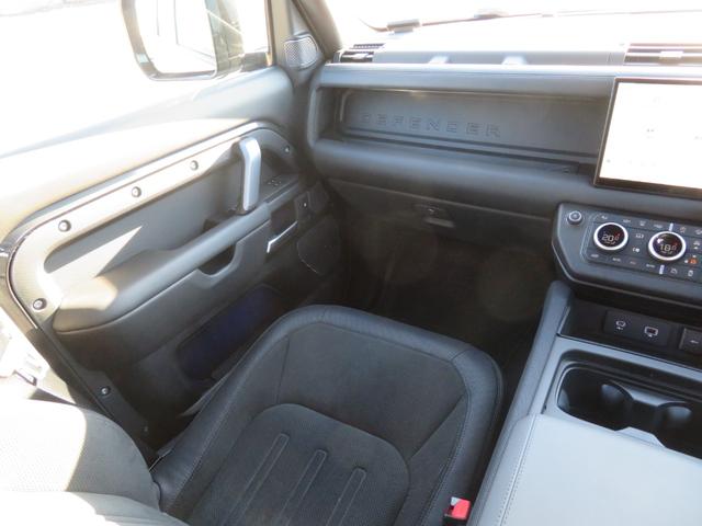 ディフェンダー 110V8カルパチアンエディション P525 1オーナー/パノラミックルーフ/純正22インチAW/メリディアンサラウンド/急速クーラーボックス/クルコン/ドラレコ/全方位カメラ/パドルシフト/背面タイヤカバー/(23枚目)