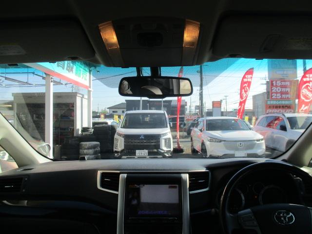 アルファード ２４０Ｓ　タイプゴールドＩＩ　純正９型ナビ　Ｂカメラ　ＤＴＶ　ＢＴ　フリップダウンモニター　両側パワースライド　パワーバックドア　純正アルミ　ハーフレザー　ＥＴＣ　スマートキー（17枚目）