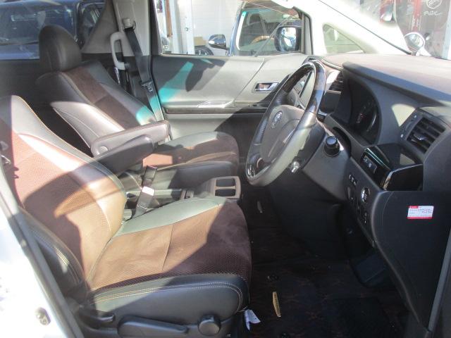 アルファード ２４０Ｓ　タイプゴールドＩＩ　純正９型ナビ　Ｂカメラ　ＤＴＶ　ＢＴ　フリップダウンモニター　両側パワースライド　パワーバックドア　純正アルミ　ハーフレザー　ＥＴＣ　スマートキー（18枚目）