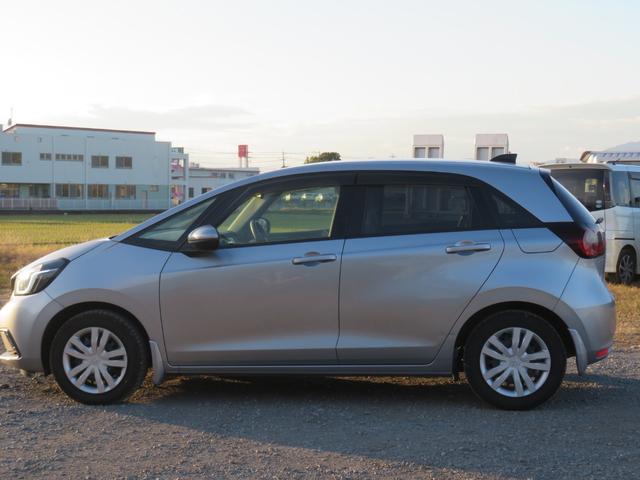 フィット ｅ：ＨＥＶベーシック　ワンオーナー／前後ドラレコ／ホンダセンシング／純正ＳＤナビ／Ｂｌｕｅｔｏｏｔｈ／ＥＴＣ／レーダークルーズ／ステアリングスイッチ／ソナー／スマートキー／プッシュスタート／ＬＥＤヘッドライト／バックカメラ（5枚目）