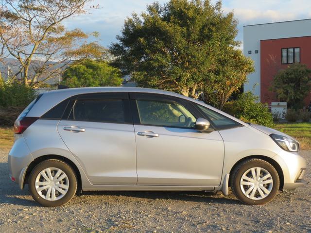 フィット ｅ：ＨＥＶベーシック　ワンオーナー／前後ドラレコ／ホンダセンシング／純正ＳＤナビ／Ｂｌｕｅｔｏｏｔｈ／ＥＴＣ／レーダークルーズ／ステアリングスイッチ／ソナー／スマートキー／プッシュスタート／ＬＥＤヘッドライト／バックカメラ（9枚目）
