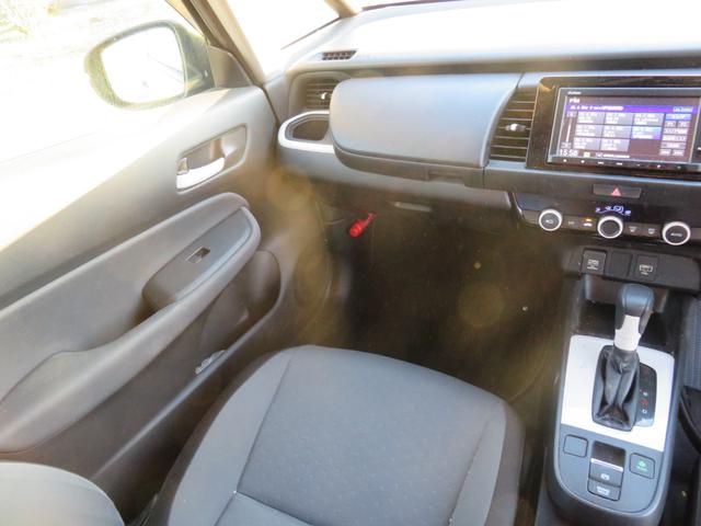 フィット ｅ：ＨＥＶベーシック　ワンオーナー／前後ドラレコ／ホンダセンシング／純正ＳＤナビ／Ｂｌｕｅｔｏｏｔｈ／ＥＴＣ／レーダークルーズ／ステアリングスイッチ／ソナー／スマートキー／プッシュスタート／ＬＥＤヘッドライト／バックカメラ（12枚目）