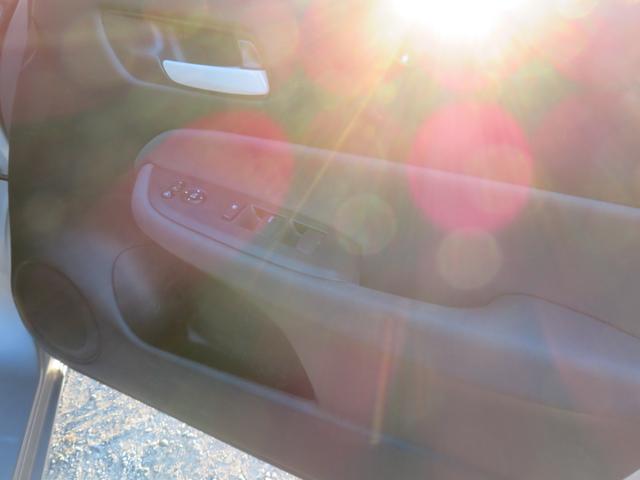 フィット ｅ：ＨＥＶベーシック　ワンオーナー／前後ドラレコ／ホンダセンシング／純正ＳＤナビ／Ｂｌｕｅｔｏｏｔｈ／ＥＴＣ／レーダークルーズ／ステアリングスイッチ／ソナー／スマートキー／プッシュスタート／ＬＥＤヘッドライト／バックカメラ（28枚目）