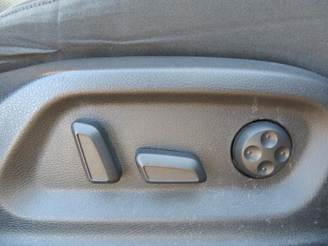 Ｑ３ ２．０ＴＦＳＩクワトロ２１１ＰＳ　メーカーナビ／ＨＤＤ・ＢＴ・ＤＶＤ／Ｂカメラ／前後ドラレコ／純正１８インチアルミ／前席パワーシート／革巻きハンドル／ステアリングスイッチ／ＨＩＤヘッドライト／フォグランプ／（20枚目）