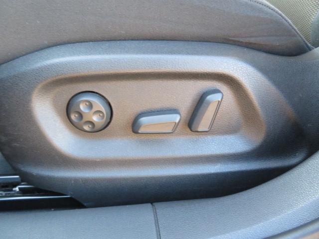 Ｑ３ ２．０ＴＦＳＩクワトロ２１１ＰＳ　メーカーナビ／ＨＤＤ・ＢＴ・ＤＶＤ／Ｂカメラ／前後ドラレコ／純正１８インチアルミ／前席パワーシート／革巻きハンドル／ステアリングスイッチ／ＨＩＤヘッドライト／フォグランプ／（22枚目）