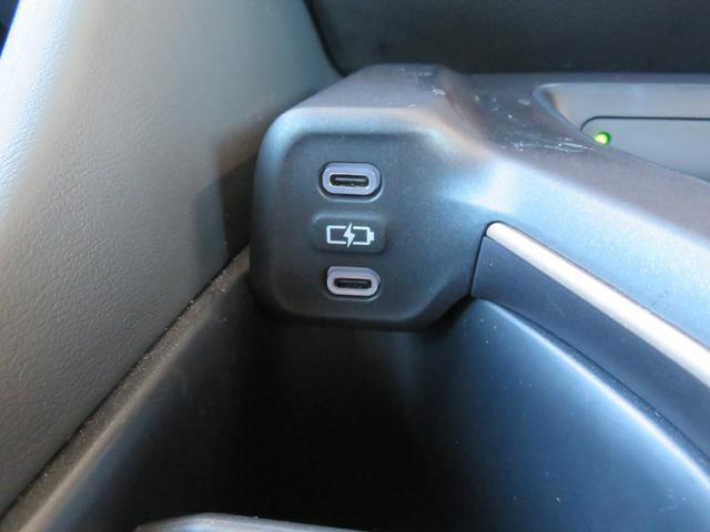 クラウンクロスオーバー Ｇアドバンスド・レザーパッケージ　クロレザーシート／デジタルインナーミラ／ベンチレーション付シートヒーター／セーフティセンス／ブラインドスポット／ディスプレイオーディオ／純正ナビ／フルセグＴＶ／３６０°カメラ／（18枚目）