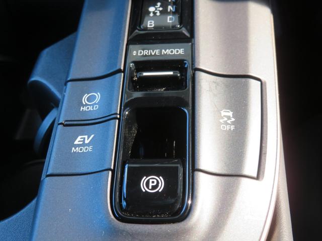 クラウンクロスオーバー Ｇアドバンスド・レザーパッケージ　クロレザーシート／デジタルインナーミラ／ベンチレーション付シートヒーター／セーフティセンス／ブラインドスポット／ディスプレイオーディオ／純正ナビ／フルセグＴＶ／３６０°カメラ／（20枚目）