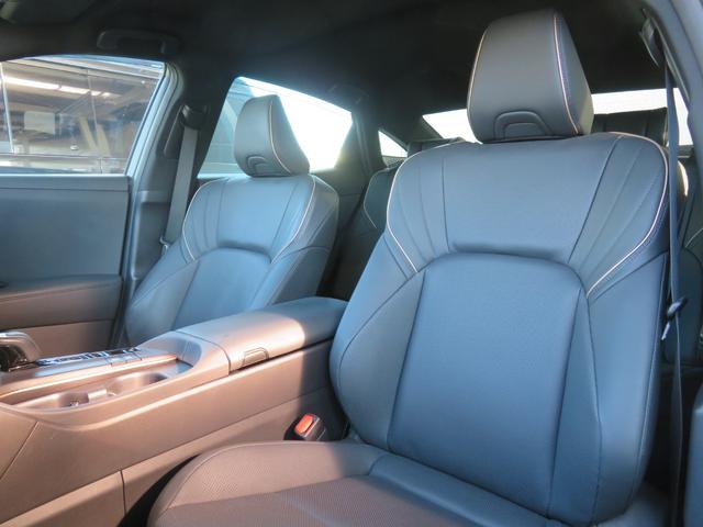 クラウンクロスオーバー Ｇアドバンスド・レザーパッケージ　クロレザーシート／デジタルインナーミラ／ベンチレーション付シートヒーター／セーフティセンス／ブラインドスポット／ディスプレイオーディオ／純正ナビ／フルセグＴＶ／３６０°カメラ／（31枚目）