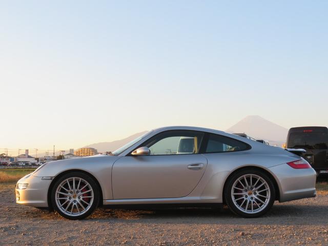 ９１１ ９１１カレラ　スポーツクロノＰ／Ｋ／スポーツエキゾースト／ＰＡＳＭ／ＯＰ１９インチアルミ／ＯＰキャリパー／シートヒーター／ＯＰメーター／ドラレコ／ＥＴＣ／オートリヤウイング／社外ＨＤＤナビ・ＢＴ・ＤＶＤ／Ｂカメラ／（5枚目）