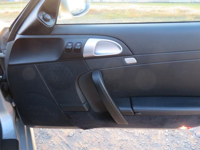 ９１１ ９１１カレラ　スポーツクロノＰ／Ｋ／スポーツエキゾースト／ＰＡＳＭ／ＯＰ１９インチアルミ／ＯＰキャリパー／シートヒーター／ＯＰメーター／ドラレコ／ＥＴＣ／オートリヤウイング／社外ＨＤＤナビ・ＢＴ・ＤＶＤ／Ｂカメラ／（19枚目）