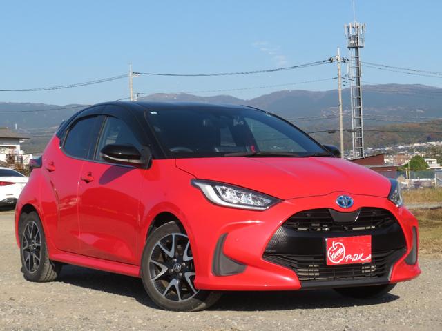 ヤリス ハイブリッドＺ　パノラミックビューモニター／セーフティセンス／ブラインドスポット／純正ナビ／フルセグＴＶ／シートヒーター／純正１６インチアルミ／（2枚目）