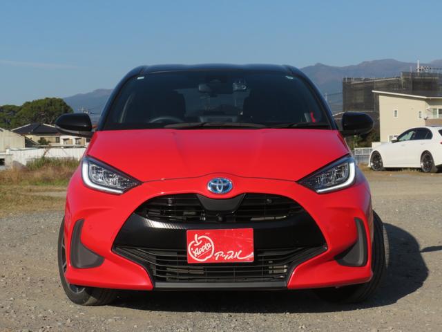 ヤリス ハイブリッドＺ　パノラミックビューモニター／セーフティセンス／ブラインドスポット／純正ナビ／フルセグＴＶ／シートヒーター／純正１６インチアルミ／（3枚目）