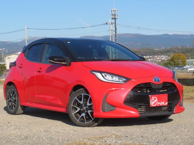 ヤリス ハイブリッドＺ　パノラミックビューモニター／セーフティセンス／ブラインドスポット／純正ナビ／フルセグＴＶ／シートヒーター／純正１６インチアルミ／（4枚目）