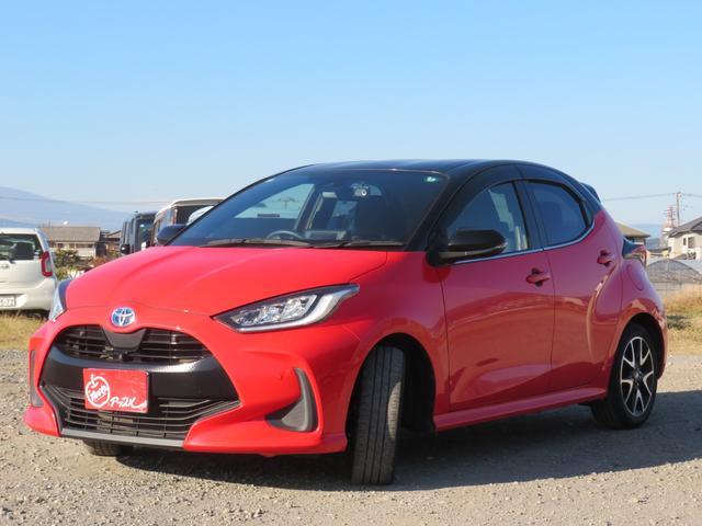 ヤリス ハイブリッドＺ　パノラミックビューモニター／セーフティセンス／ブラインドスポット／純正ナビ／フルセグＴＶ／シートヒーター／純正１６インチアルミ／（5枚目）