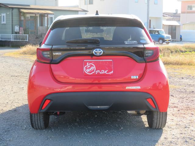 ヤリス ハイブリッドＺ　パノラミックビューモニター／セーフティセンス／ブラインドスポット／純正ナビ／フルセグＴＶ／シートヒーター／純正１６インチアルミ／（7枚目）