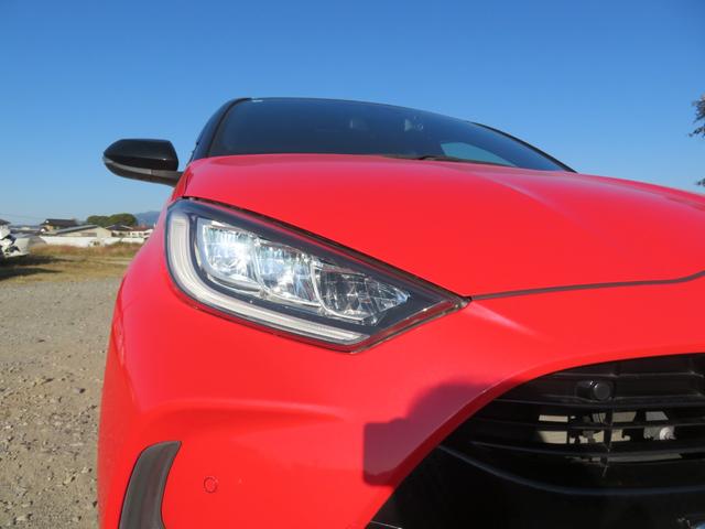 ヤリス ハイブリッドＺ　パノラミックビューモニター／セーフティセンス／ブラインドスポット／純正ナビ／フルセグＴＶ／シートヒーター／純正１６インチアルミ／（10枚目）