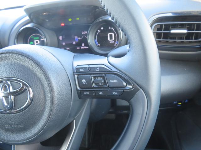 ヤリス ハイブリッドＺ　パノラミックビューモニター／セーフティセンス／ブラインドスポット／純正ナビ／フルセグＴＶ／シートヒーター／純正１６インチアルミ／（24枚目）