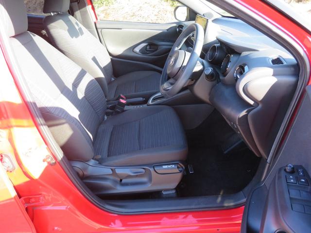 ヤリス ハイブリッドＺ　パノラミックビューモニター／セーフティセンス／ブラインドスポット／純正ナビ／フルセグＴＶ／シートヒーター／純正１６インチアルミ／（26枚目）