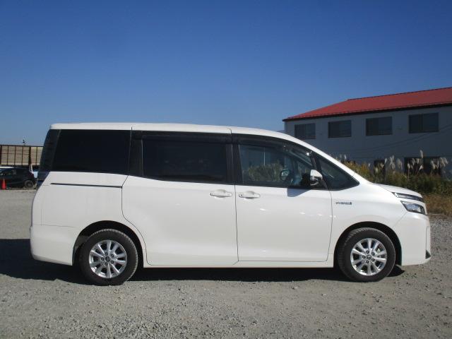 ヴォクシー ハイブリッドＶ　１オーナー　純正１０型ナビ　Ｂカメラ　ＤＴＶ　ＢＴ　純正フリップダウンモニター　両側パワースライド　ＬＥＤライト　シートヒーター　セーフティセンス　クルーズコントロール　ＥＴＣ　Ｐソナー　ドラレコ（6枚目）