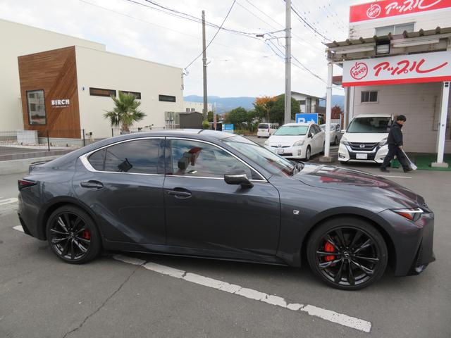 ＩＳ ＩＳ３００　Ｆスポーツ　純正ナビ・ＴＶ・全周囲カメラ・オレンジキャリパー・１９ＡＷ・赤革シート・シートヒーター・ＬＥＤライト・ステアリングヒーター・レーダークルーズ・コーナーセンサー・レクサスセーフティシステム・ＢＳＭ（6枚目）