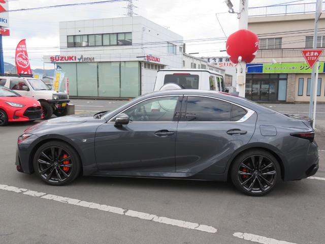 ＩＳ ＩＳ３００　Ｆスポーツ　純正ナビ・ＴＶ・全周囲カメラ・オレンジキャリパー・１９ＡＷ・赤革シート・シートヒーター・ＬＥＤライト・ステアリングヒーター・レーダークルーズ・コーナーセンサー・レクサスセーフティシステム・ＢＳＭ（7枚目）