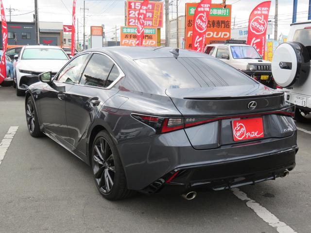 ＩＳ ＩＳ３００　Ｆスポーツ　純正ナビ・ＴＶ・全周囲カメラ・オレンジキャリパー・１９ＡＷ・赤革シート・シートヒーター・ＬＥＤライト・ステアリングヒーター・レーダークルーズ・コーナーセンサー・レクサスセーフティシステム・ＢＳＭ（9枚目）