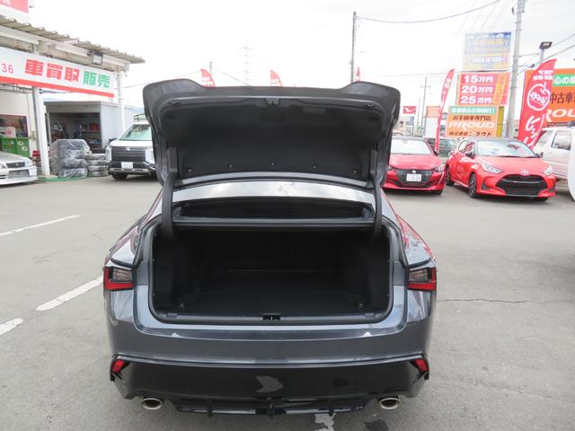 ＩＳ ＩＳ３００　Ｆスポーツ　純正ナビ・ＴＶ・全周囲カメラ・オレンジキャリパー・１９ＡＷ・赤革シート・シートヒーター・ＬＥＤライト・ステアリングヒーター・レーダークルーズ・コーナーセンサー・レクサスセーフティシステム・ＢＳＭ（11枚目）