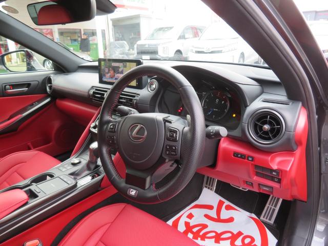 ＩＳ ＩＳ３００　Ｆスポーツ　純正ナビ・ＴＶ・全周囲カメラ・オレンジキャリパー・１９ＡＷ・赤革シート・シートヒーター・ＬＥＤライト・ステアリングヒーター・レーダークルーズ・コーナーセンサー・レクサスセーフティシステム・ＢＳＭ（15枚目）