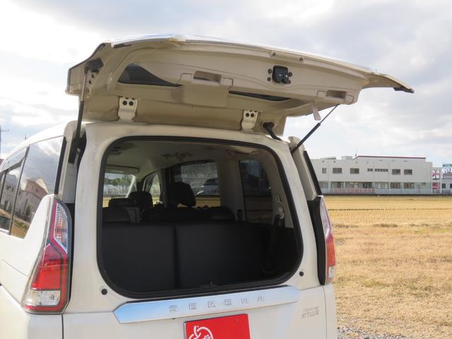 セレナ ハイウェイスター エマージェンシーブレーキ/プロパイロット/純正9インチSDナビ/アラウンドビューモニター/フルセグTV/フリップダウンモニター/両側パワースライドドア/LEDヘッドライト/(11枚目)