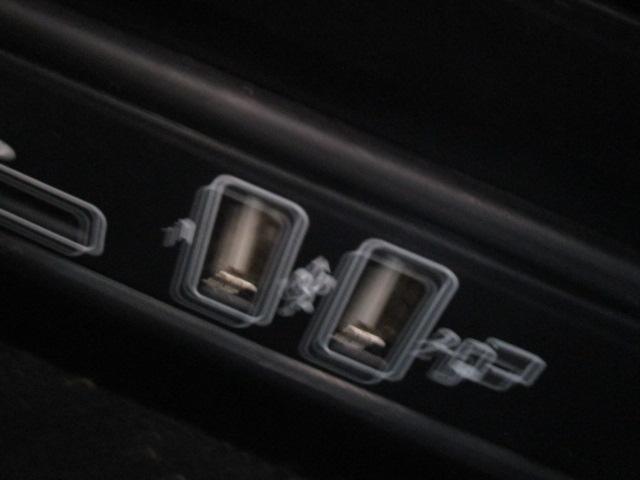 Ｅクラス Ｅ２００　クーペ　スポーツ　レザーエクスクルーシブＰＫＧ　パノラマサンルーフ　ナビ　全方位カメラ　ＤＴＶ　ＢＴ　レーダーセーフティＰＫＧ　レーダークルーズ　ＬＥＤライト　ブルメスターサウンド　ヘッドアップディスプレイ　ＥＴＣ（45枚目）