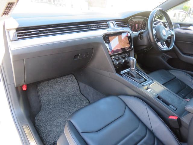 アルテオン ＴＳＩ　４モーション　Ｒラインアドバンス　ＤｉｓｃｏｖｅｒＰｒｏナビ／フルセグＴＶ／３６０°カメラ／クロレザーシート／シートヒーター／オールインセーフティ／ブラインドスポット／アクティブインフォディスプレイ／パワーバックドア／（28枚目）