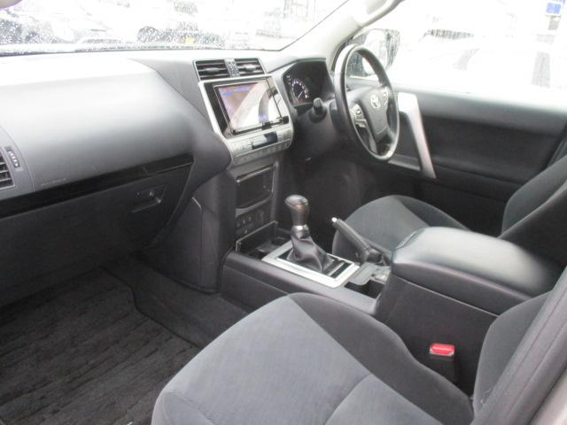 ランドクルーザープラド ＴＸ　１オーナー　純正９型ナビ　Ｂカメラ　ＤＴＶ　ＢＴ　ＬＥＤライト　セーフティセンス　レーダークルーズ　ＲＡＹＳ１８インチＡＷ　ウッドコンビハンドル　ドラレコ　ＥＴＣ　ルーフレール（20枚目）