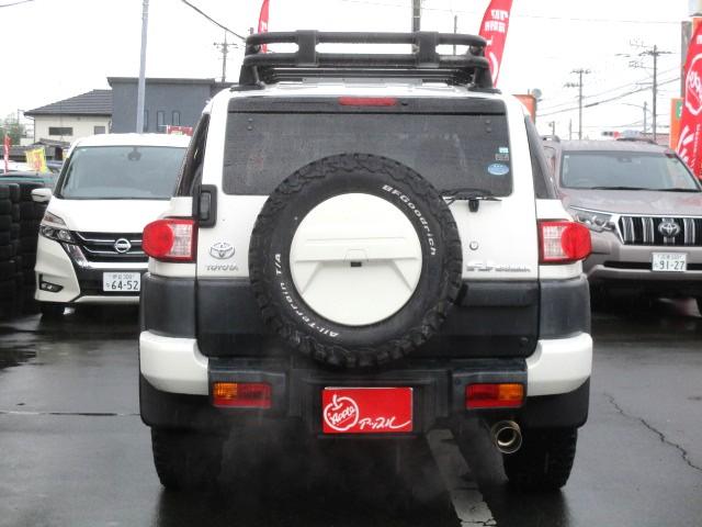 ＦＪクルーザー カラーパッケージ　１オーナー　純正ナビ　Ｂカメラ　ＤＴＶ　ＢＴ　ルーフキャリア　ＪＡＯＳサイドステップ　ＪＡＯＳ　ＢＡＴＴＬＥＺマフラー　社外ステアリング　社外１８ＡＷ　Ｐソナー　ドラレコ　ＥＴＣ（7枚目）