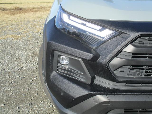 ＲＡＶ４ ハイブリッドアドベンチャー　オフロードパッケージＩＩ　１オーナー　ナビ　Ｂカメラ　ＤＴＶ　ＢＴ　革ベンチレーションシート　ＬＥＤライト　セーフティセンス　レーダークルーズ　ルーフキャリア　ステアリングヒーター　メモリー付Ｐシート　　ＴＶキャンセラー（5枚目）