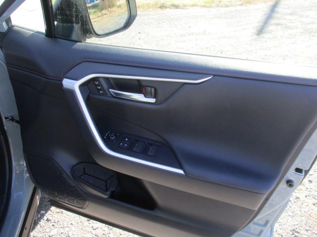 ＲＡＶ４ ハイブリッドアドベンチャー　オフロードパッケージＩＩ　１オーナー　ナビ　Ｂカメラ　ＤＴＶ　ＢＴ　革ベンチレーションシート　ＬＥＤライト　セーフティセンス　レーダークルーズ　ルーフキャリア　ステアリングヒーター　メモリー付Ｐシート　　ＴＶキャンセラー（18枚目）