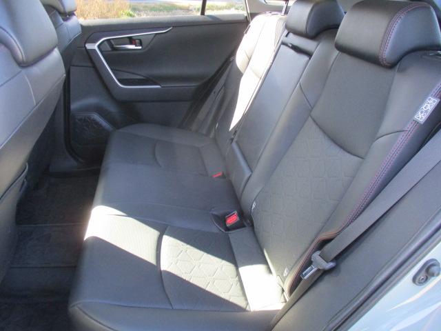 ＲＡＶ４ ハイブリッドアドベンチャー　オフロードパッケージＩＩ　１オーナー　ナビ　Ｂカメラ　ＤＴＶ　ＢＴ　革ベンチレーションシート　ＬＥＤライト　セーフティセンス　レーダークルーズ　ルーフキャリア　ステアリングヒーター　メモリー付Ｐシート　　ＴＶキャンセラー（22枚目）