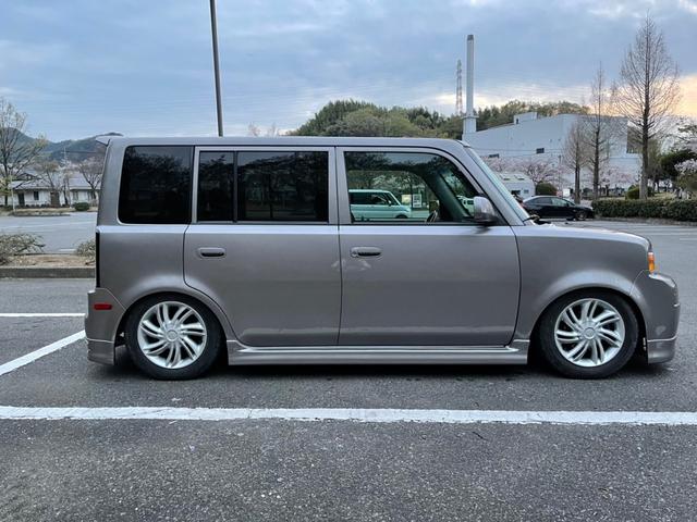 サイオン ｘＢ ベースグレード　０６　ｓｃｉｏｎ　ｘｂ　左ハンドル　エアサス　加工アスクル　オールペン　ＴＲＤマフラー　ＴＲＤタワーバー　インテーク　ビッグスロットル　ナルディシフトノブ　ムーアイズダッシュマット（19枚目）