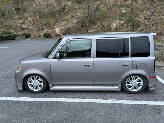 サイオン ｘＢ ベースグレード　０６　ｓｃｉｏｎ　ｘｂ　左ハンドル　エアサス　加工アスクル　オールペン　ＴＲＤマフラー　ＴＲＤタワーバー　インテーク　ビッグスロットル　ナルディシフトノブ　ムーアイズダッシュマット（21枚目）