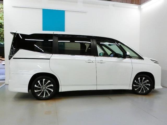 ヴォクシー ハイブリッドS-Z ハイブリッド ワンオーナー 安全装備 衝突被害軽減システム 横滑り防止機能 ABS エアバッグ オートクルーズコントロール 盗難防止装置 バックカメラ 後席モニター ETC ドラレコ CD キーレス(7枚目)