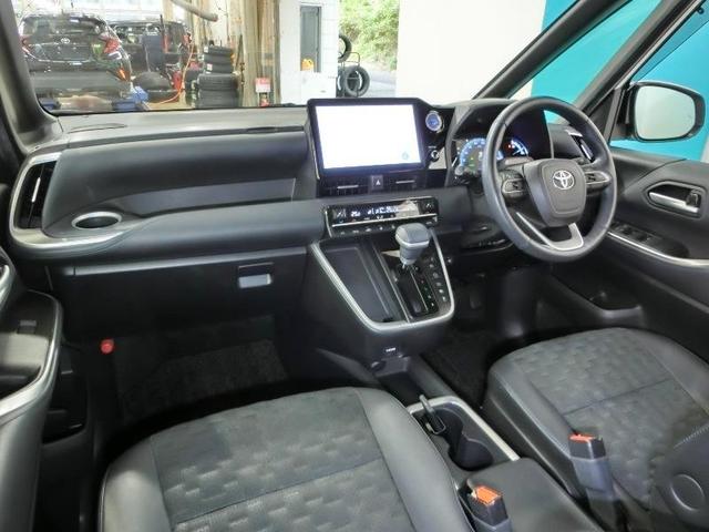 ヴォクシー ハイブリッドS-Z ハイブリッド ワンオーナー 安全装備 衝突被害軽減システム 横滑り防止機能 ABS エアバッグ オートクルーズコントロール 盗難防止装置 バックカメラ 後席モニター ETC ドラレコ CD キーレス(11枚目)