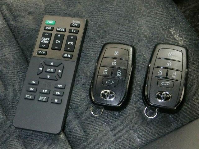 ヴォクシー ハイブリッドS-Z ハイブリッド ワンオーナー 安全装備 衝突被害軽減システム 横滑り防止機能 ABS エアバッグ オートクルーズコントロール 盗難防止装置 バックカメラ 後席モニター ETC ドラレコ CD キーレス(18枚目)