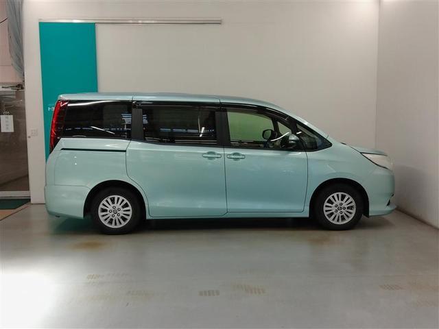 ノア Ｇ　ワンオーナー　横滑り防止機能　ＡＢＳ　エアバッグ　オートクルーズコントロール　盗難防止装置　アイドリングストップ　バックカメラ　ＥＴＣ　ミュージックプレイヤー接続可　ＣＤ　スマートキー　キーレス（6枚目）