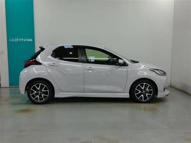 ヤリス Ｚ　安全装備　衝突被害軽減システム　横滑り防止機能　ＡＢＳ　エアバッグ　オートクルーズコントロール　盗難防止装置　ナビ　バックカメラ　ドラレコ　ミュージックプレイヤー接続可　スマートキー　キーレス（3枚目）