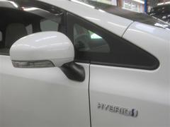 ドアミラーは電動格納機能もあります。駐車する際にこの機能があると大変便利ですね。 6