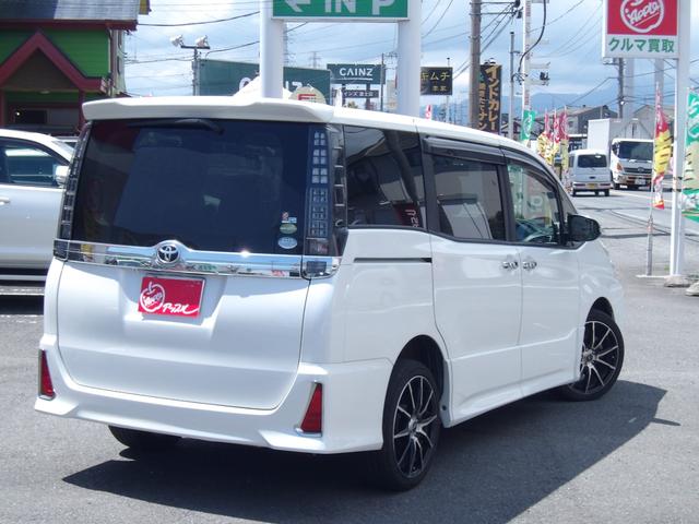 ヴォクシー ＺＳ　煌　４ＷＤ　ＥＴＣ　バックカメラ　ナビ　ＴＶ　両側電動スライドドア　オートライト　ＬＥＤヘッドランプ　スマートキー　アイドリングストップ　電動格納ミラー　後席モニター　３列シート　ＣＶＴ　アルミホイール（15枚目）