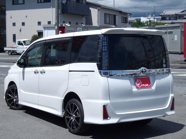 ヴォクシー ＺＳ　煌　４ＷＤ　ＥＴＣ　バックカメラ　ナビ　ＴＶ　両側電動スライドドア　オートライト　ＬＥＤヘッドランプ　スマートキー　アイドリングストップ　電動格納ミラー　後席モニター　３列シート　ＣＶＴ　アルミホイール（17枚目）